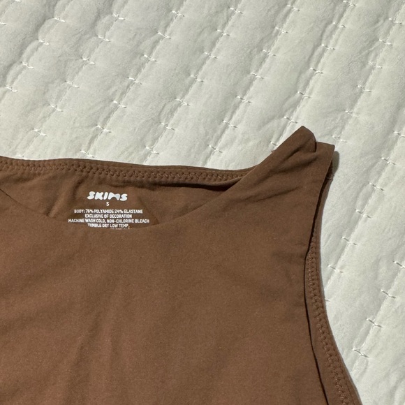 SKIMS FITS EVERYBODY HIGH NECK BODYSUIT Sienna  S small New without tags $60 - Picture 7 of 7